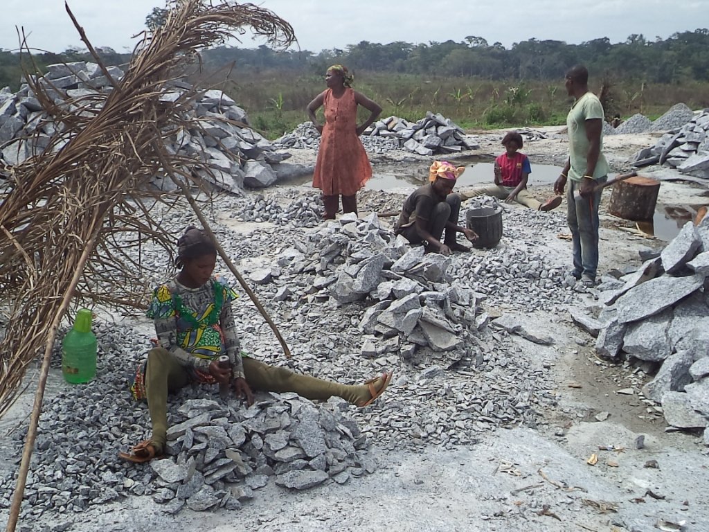 Travaux en carrière de pierre